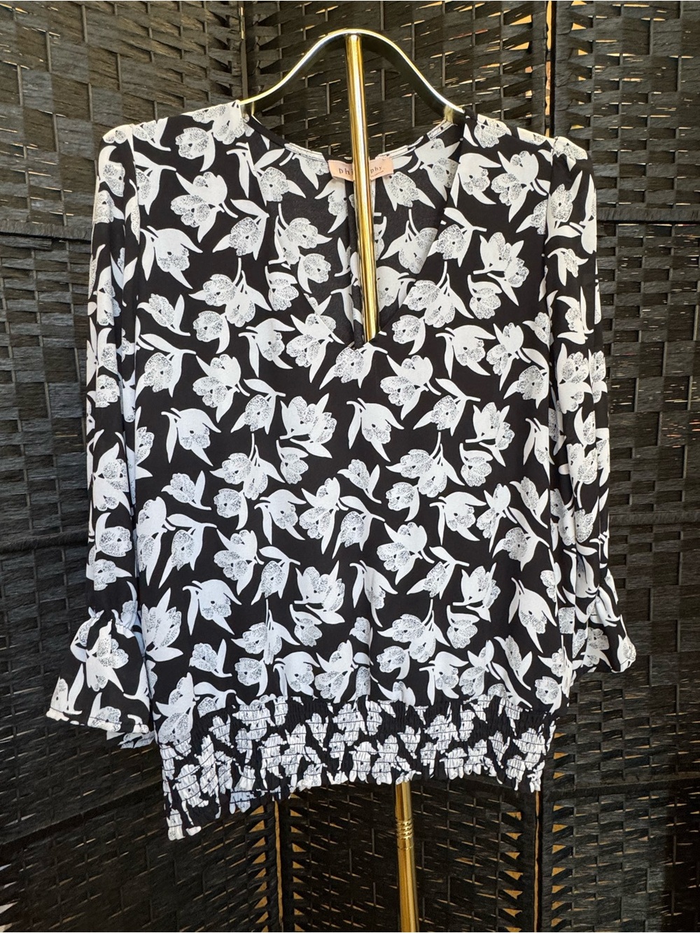 philosophy women’s Black & White Floral V-Neck Blouse